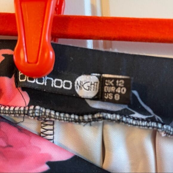 Boohoo Black Floral Full Midi Skater Skirt; SZ 8; Excellent Used Condition - Picture 4 of 8